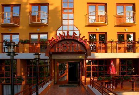 Mosonmagyaróvár Hotel Minerva מראה חיצוני תמונה